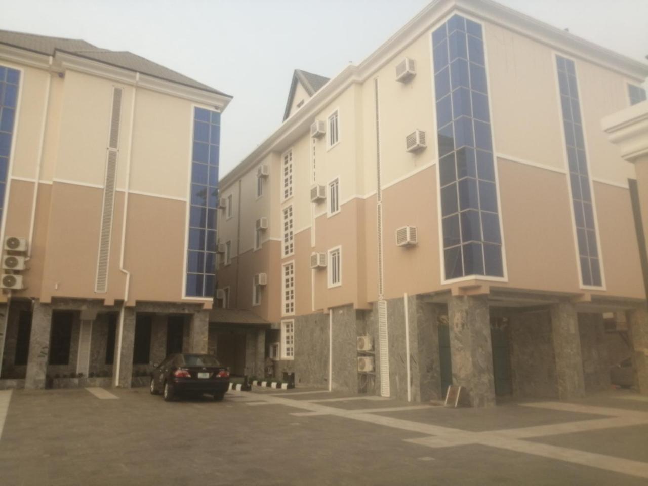 Grand Venice Transit Apartments Lagos Exterior photo